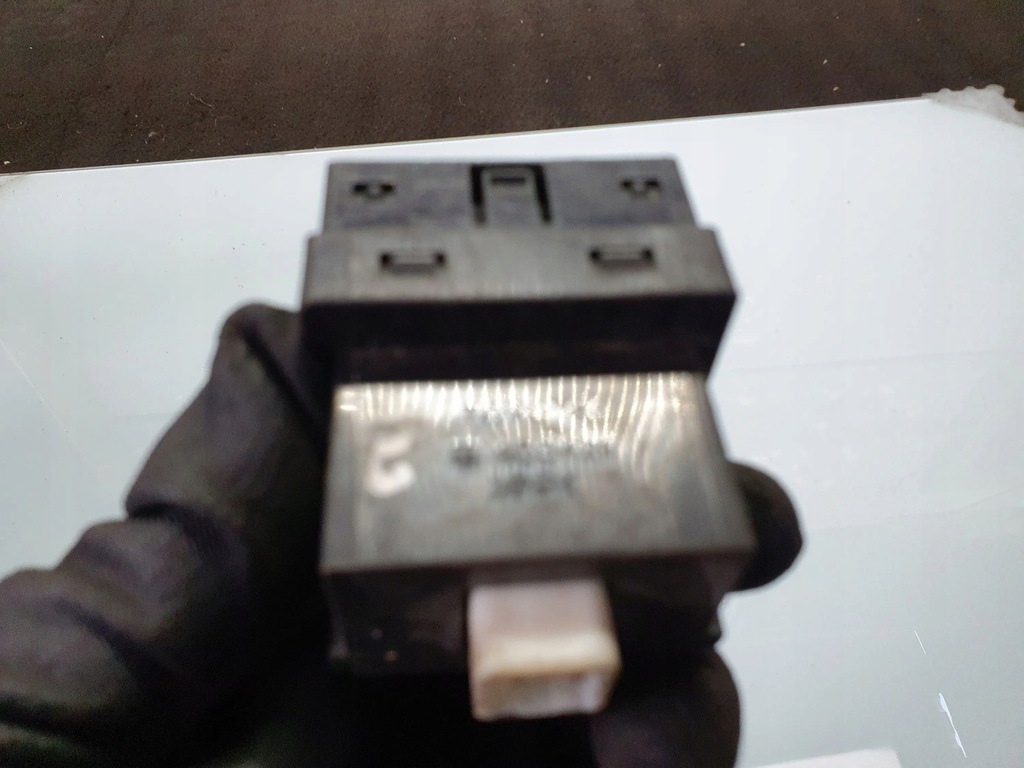 фото №8, Lexus is 200-300 1999 переключатели подогрев сидений