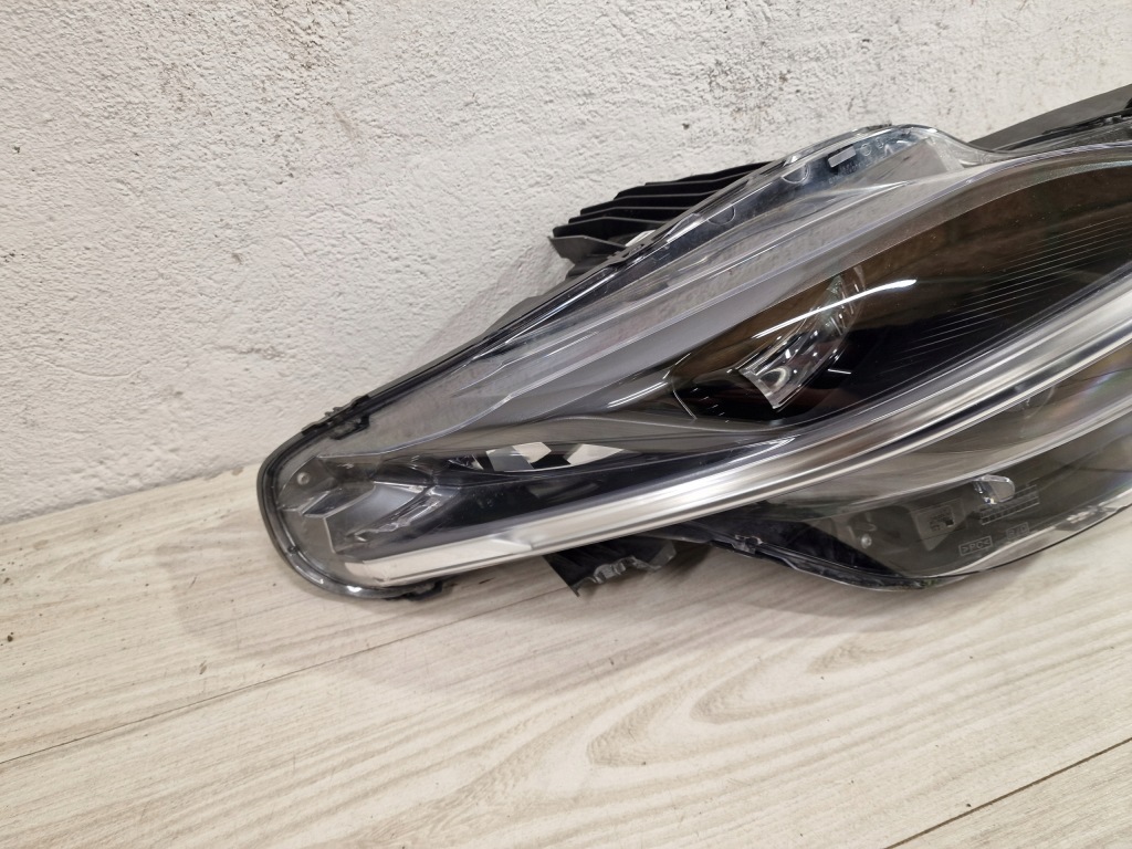 фото №2, Ferrari roma лампа права перед 904370