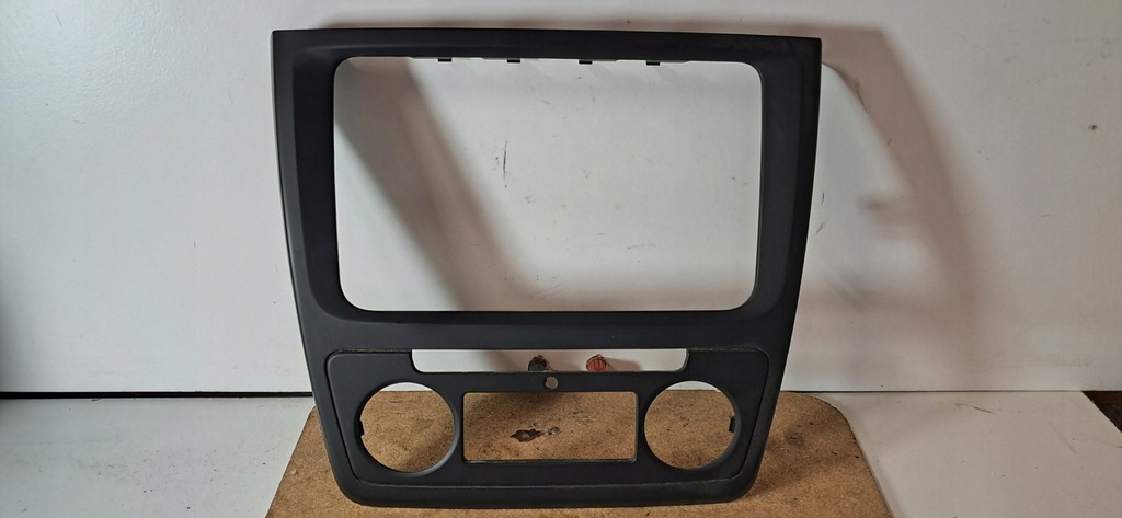 фото №1, Рамка защита радио навигации кондиционера skoda yeti rns columbus 5l0858069