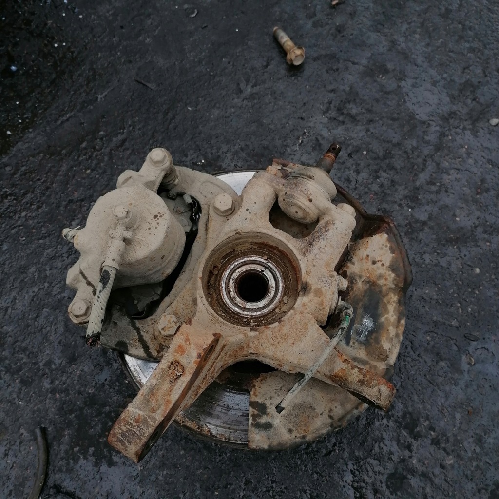 фото №1, Kia sportage ii 2.0b поворотный кулак правый перед