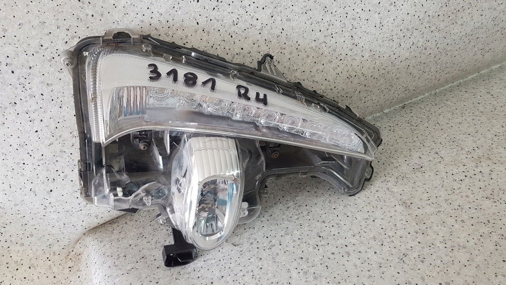 фото №1, Toyota prius prime 2017 - правая противотуманная фара led drl 3181