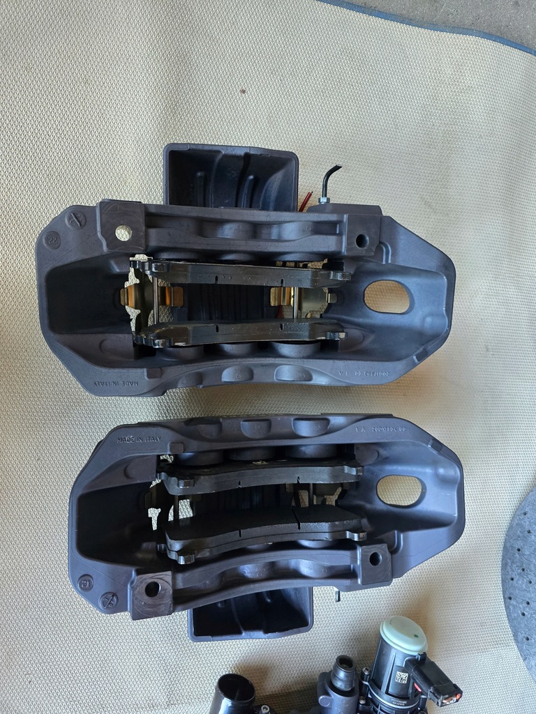 фото №8, Гальмівні диски супорти гальмівні колодки гальмівні ceramika ferrari sf90 стан jak новий !