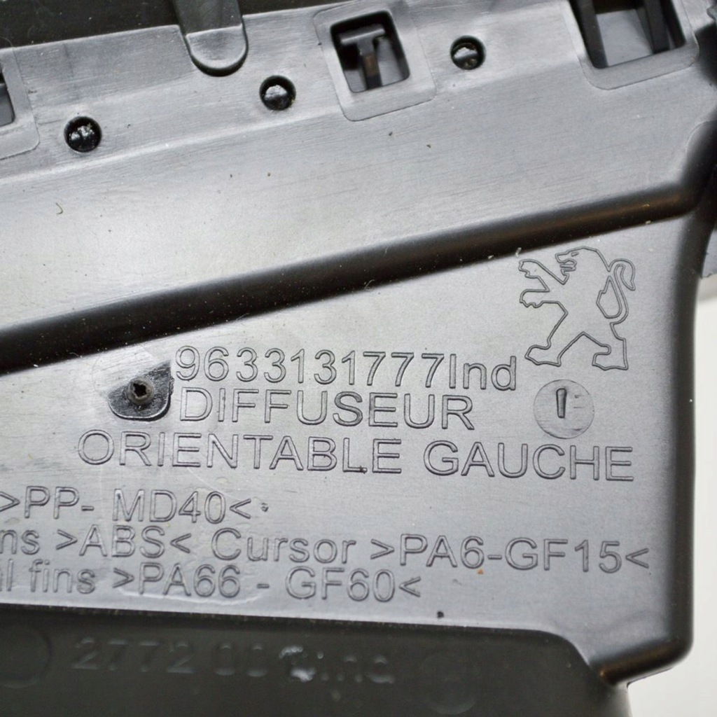 фото №6, Peugeot 2008 i 2018 форсунки / решётки обдув панели приборной панели