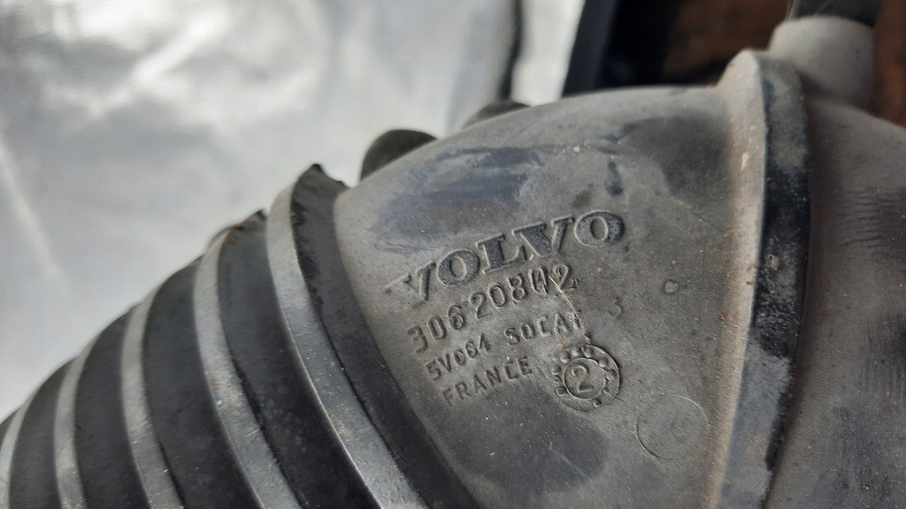 фото №3, Volvo v40 s40 lift fl 1.8 труба воздухозаборник воздуха