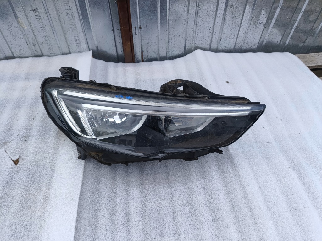 Купити Opel insignia b 17r- фара фара правий перед led 39122969