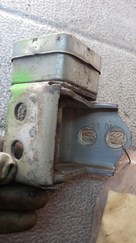 фото №3, Петля дверь правое перед renault megane scenic