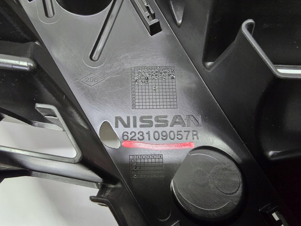 Решетка  бампера nissan nv300 x82 primastar 16- oem 623109057r Цена