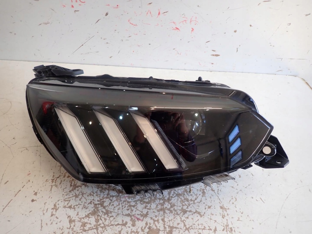 фото №1, Лампа перед правая peugeot 208 ii 2019- full led