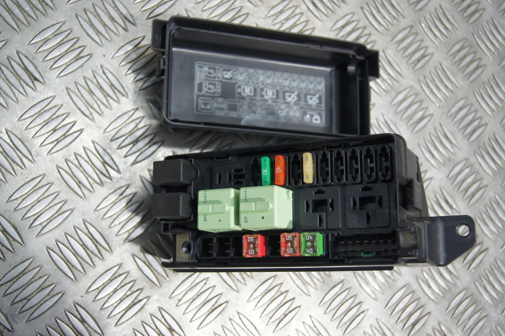 фото №8, Корпус коробка запобіжників mini cooper r60