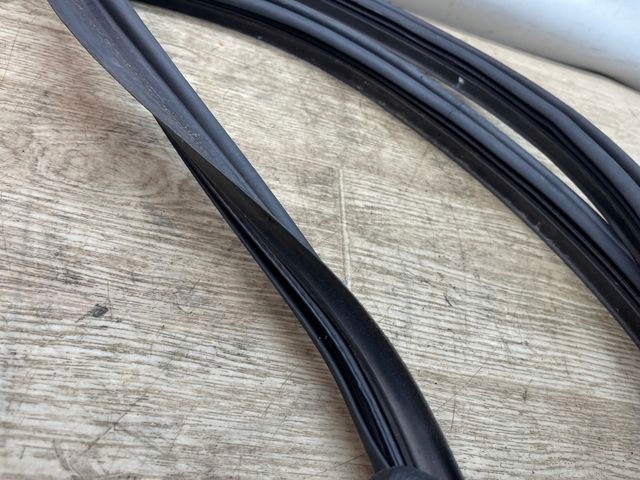 фото №5, Volvo xc70 ii прокладка крышки багажника