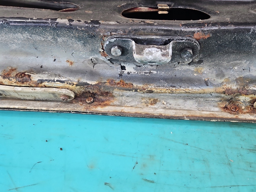 фото №15, Крышка багажника задняя mercedes 123 sedan белый