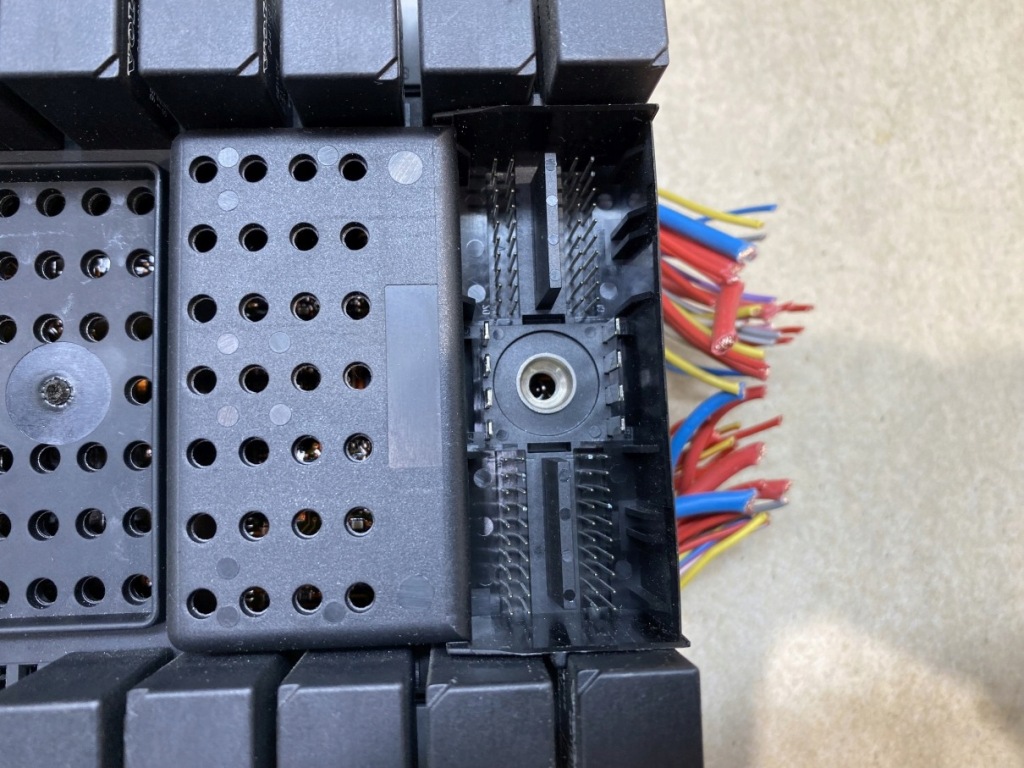 фото №4, Коробка предохранителей s80 i 2.4 9401802