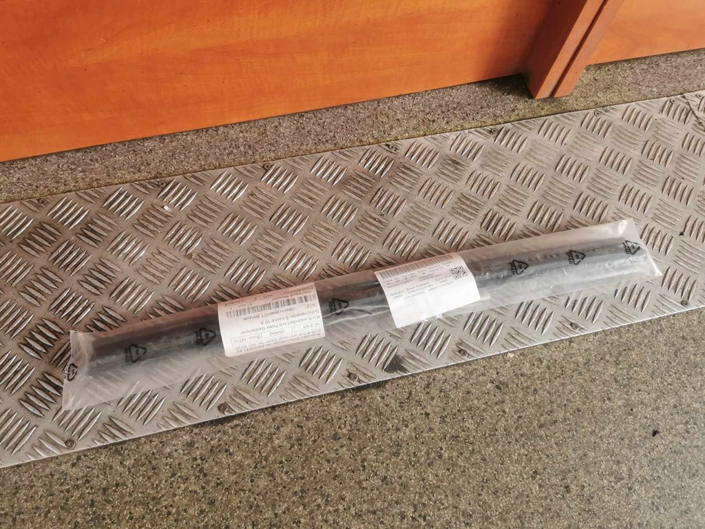 фото №1, Молдинг стекло renault captur оригинальный номер 823313812r