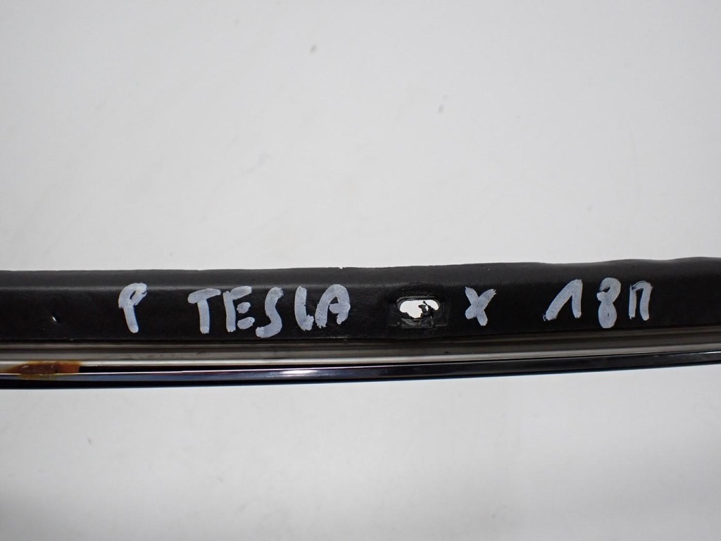 Купити Молдинг захист стійка двері правий перед 1128708-00-c tesla model x 18r