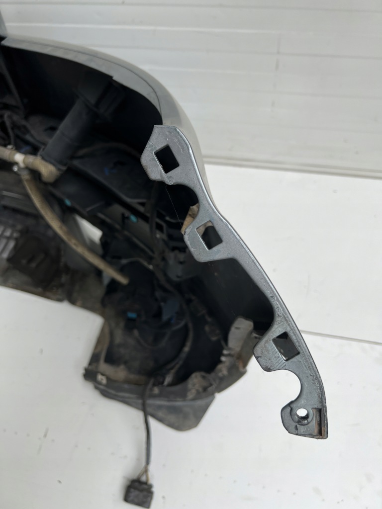 Бампер передній перед решітка радіатора решітка  audi q7 4l рестайлінг  комплектний  омивачі 4 pdc Оригінал