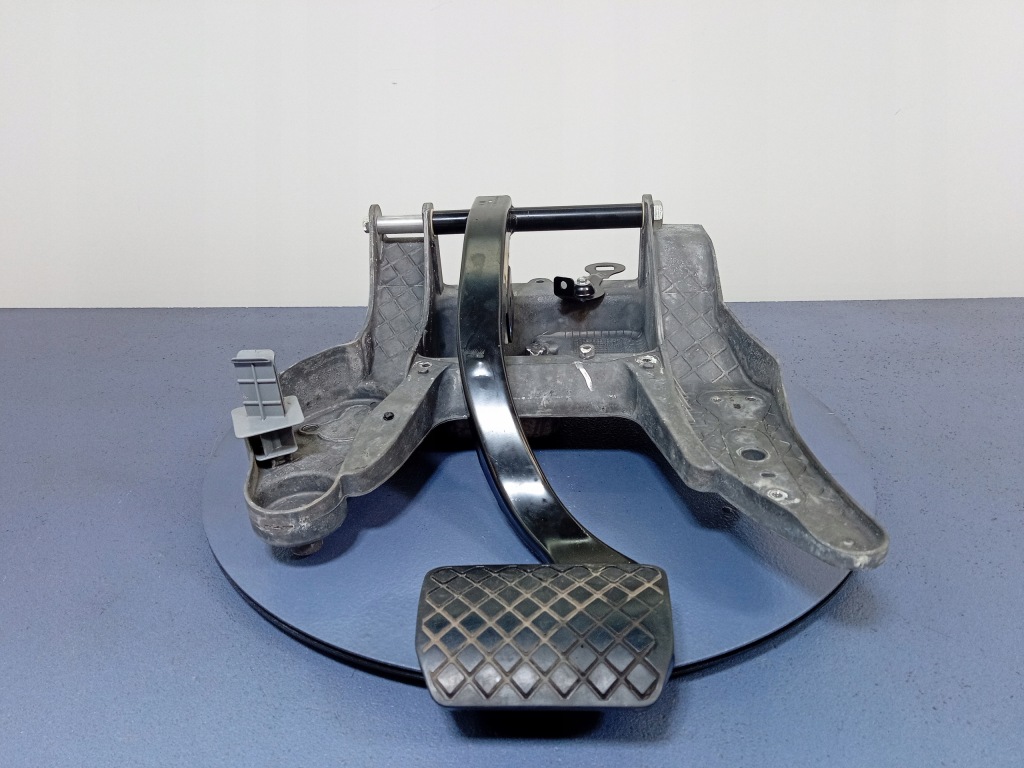 фото №1, Audi q7 i 4l педаль тормоза автоматическая коробка передач 7l0723142d