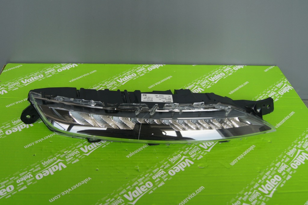 Купить Drl citroen c4 picasso 2 рестайлинг  led чёрный правый идеальное состояние