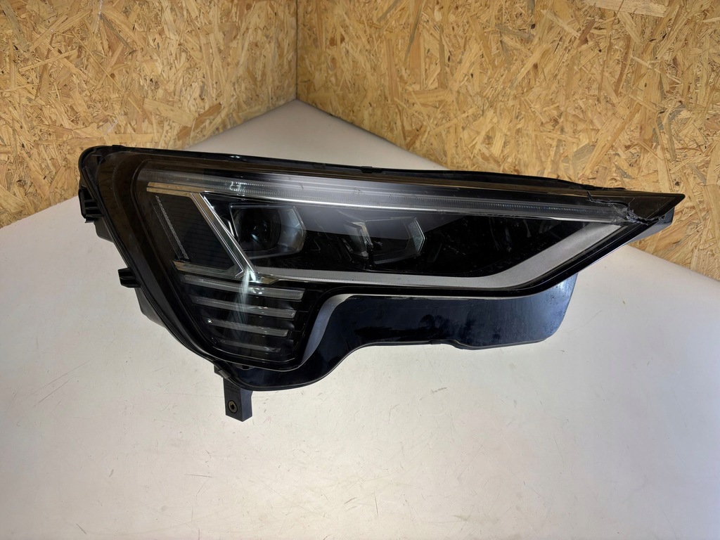 фото №1, Audi q8 e-tron 2023 лампи передні