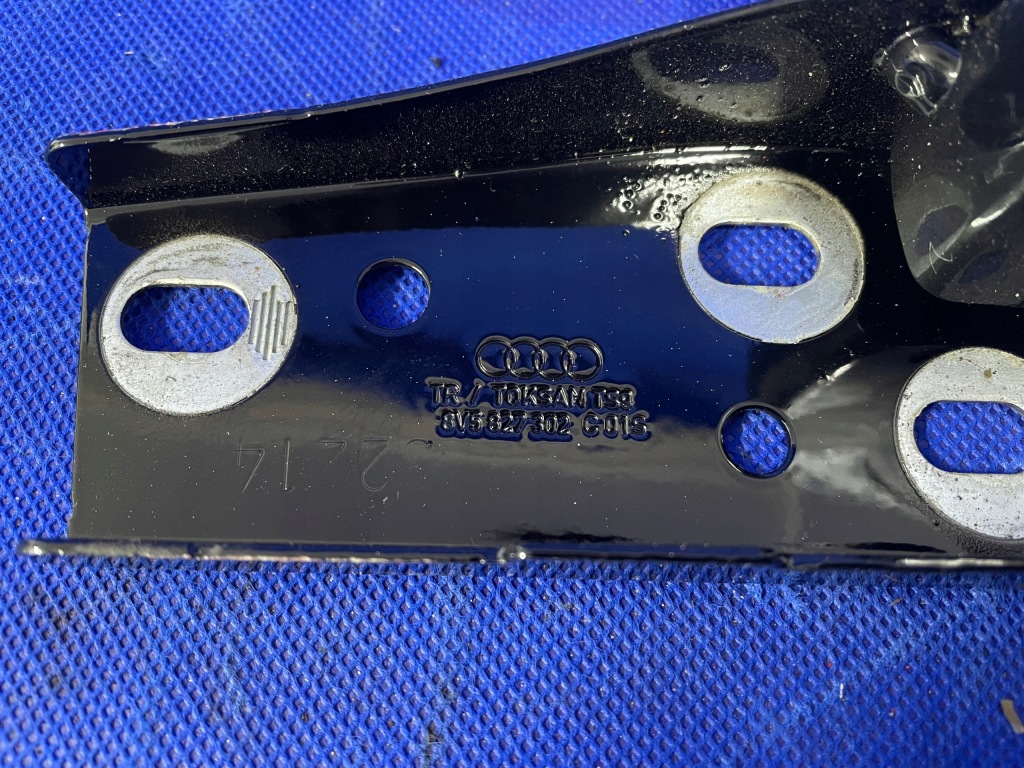 фото №7, Audi a3 8v sedan петля петли крышки багажника ls9r 8v5827301c 8v5827302c