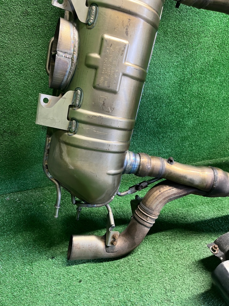 Mercedes gt r gtr a190 amg вихлоп гасник титановий a1904903700 Зі Шроту