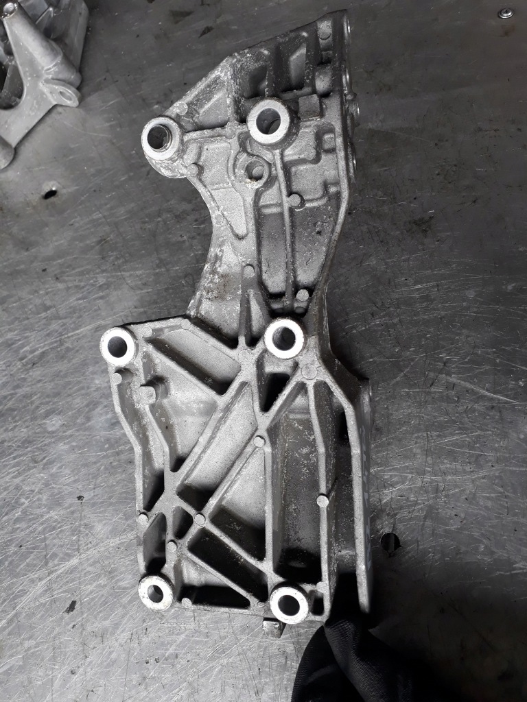 фото №2, Кронштейн генератора audi a2 1.4 tdi