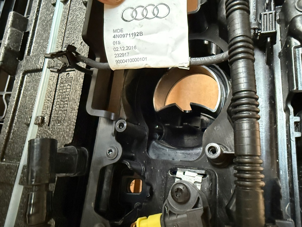 Audi a8 d5 4n бампер перед передній pdc решітка радіатора ly9t orgina kom 4n0807697 21r Зі Шроту