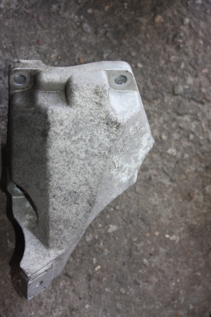фото №1, Кронштейн двигуна audi a6 c5 lift 3,0 v6