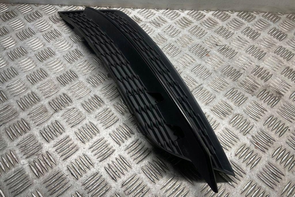 Решётка бампера средняя audi a7 sportback 4ga, 4gf 4g8807682k 2.97l Киев