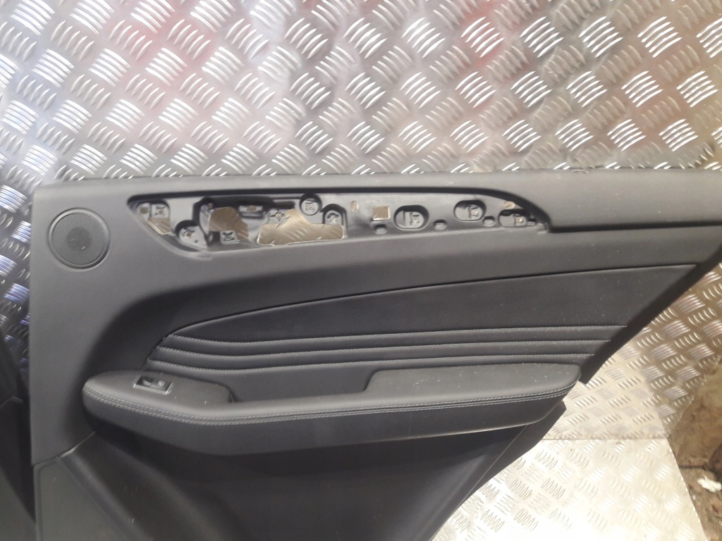 фото №3, Mercedes gle w166 обивка обшивка дверь задняя