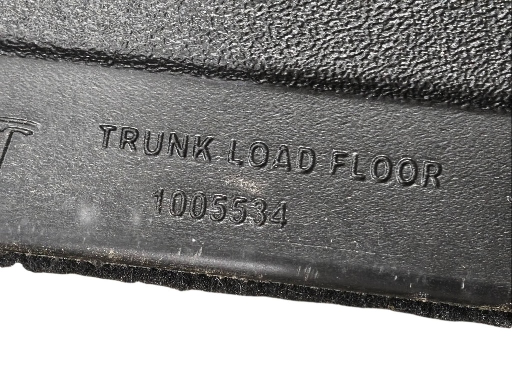 Обшивка багажника tesla model s 1005534 Зі Шроту