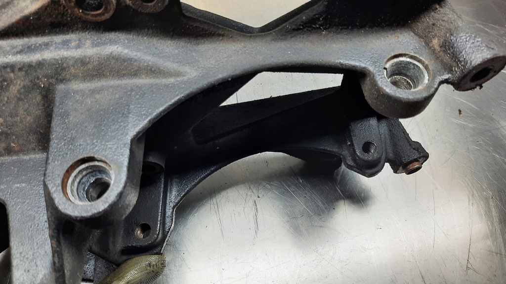 Кронштейн генератора 9632543007 peugeot 806 2.2b Цена