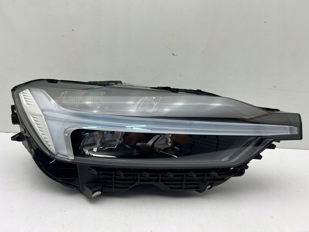 фото №1, Volvo xc60 ii lift лампа передняя правая full led система 2021-