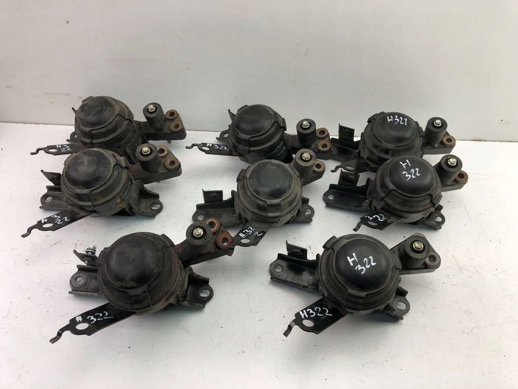 фото №9, Toyota yaris iii 1.5 hybrid кронштейн подушка двигуна