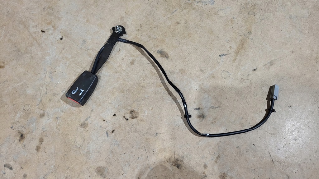 фото №1, Клипса поперечина левый перед mazda 5 cr 05-