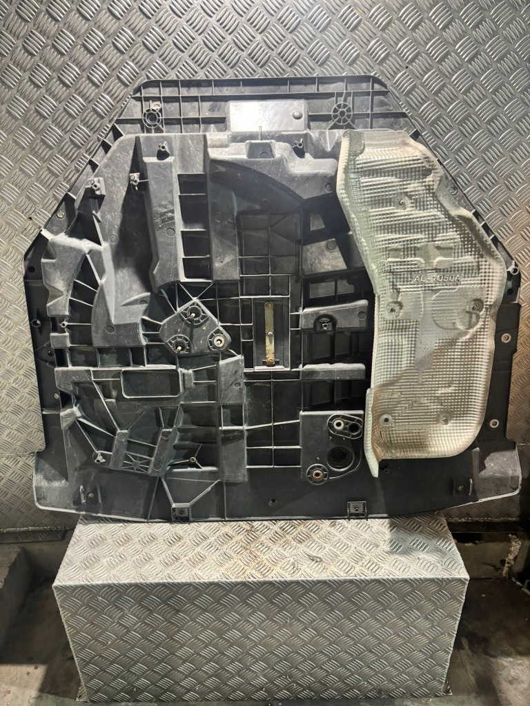 Espace v поддон багажника пол 745147182r в Украине