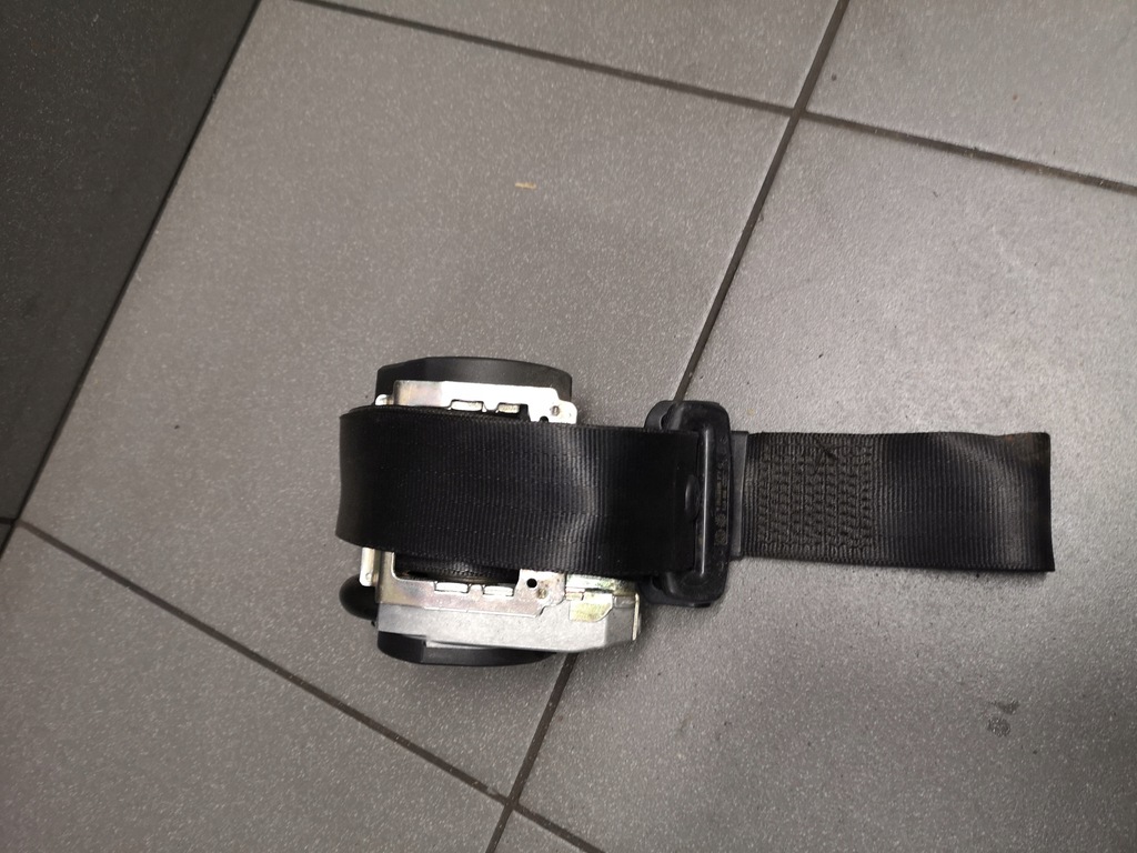 фото №1, Pas безопасности левый a4 b6 cabrio 8h0857705a