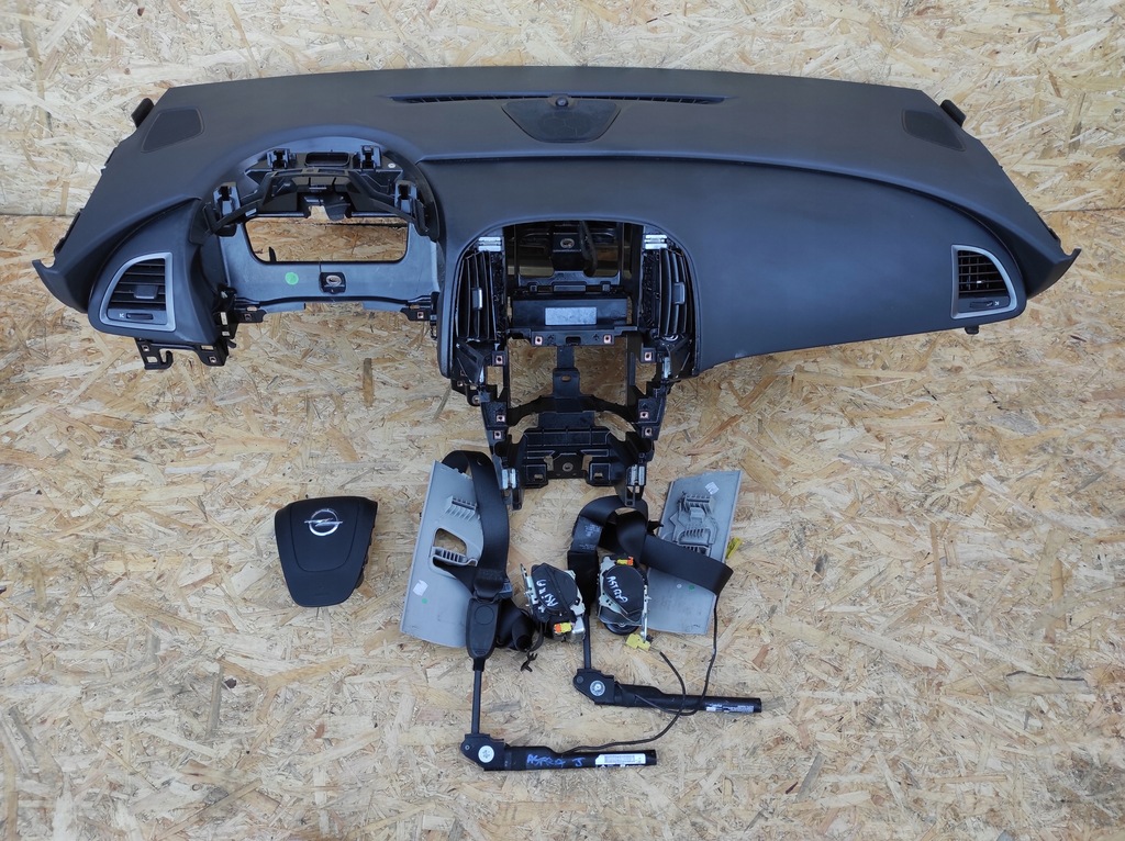 фото №1, Приборная панель консоль opel astra iv j