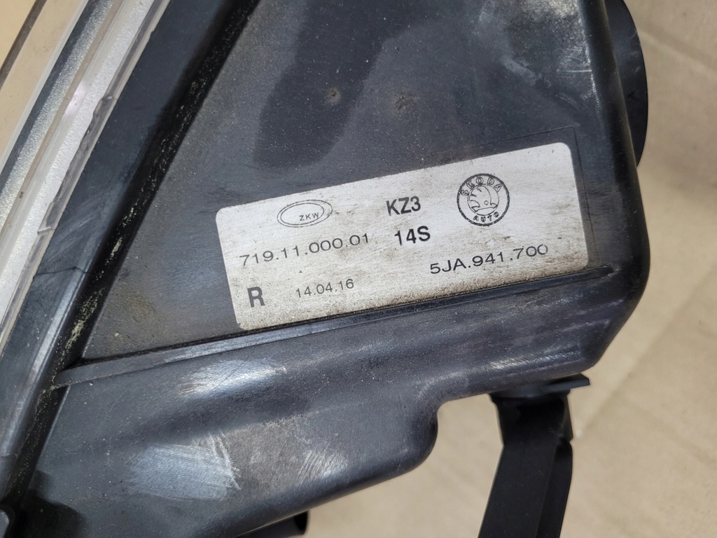 фото №5, Протитуманна фара правий skoda rapid 5ja941700