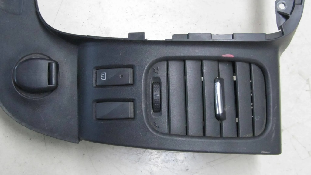 фото №4, Trafic vivaro iii рамка радио решётки 682607479r