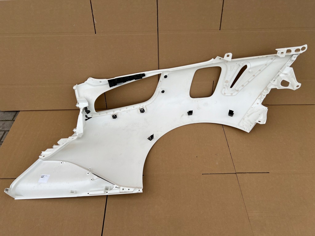 Maserati mc20 cielo крыло  правый  задняя новый оригинал Оригинал