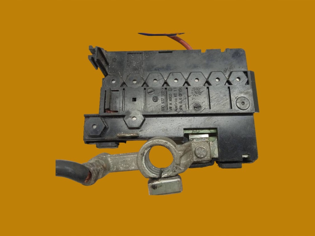 Коробка предохранителей клемма plus аккумулятор 6r0937550a audi a1 1 2010- в Украине