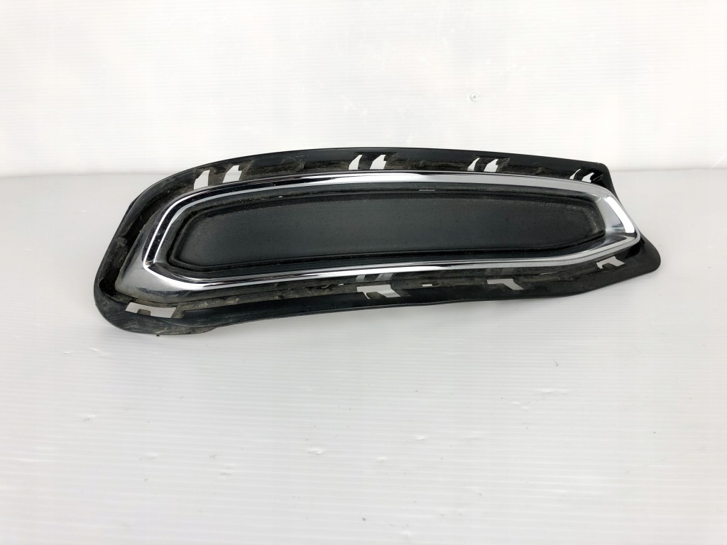 фото №1, Audi оригинальный номер 4k0807319 решётка бампера