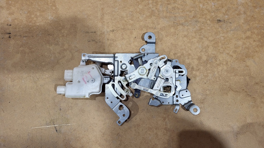 фото №1, Замок дверь правый задняя mazda 5 cr 05-