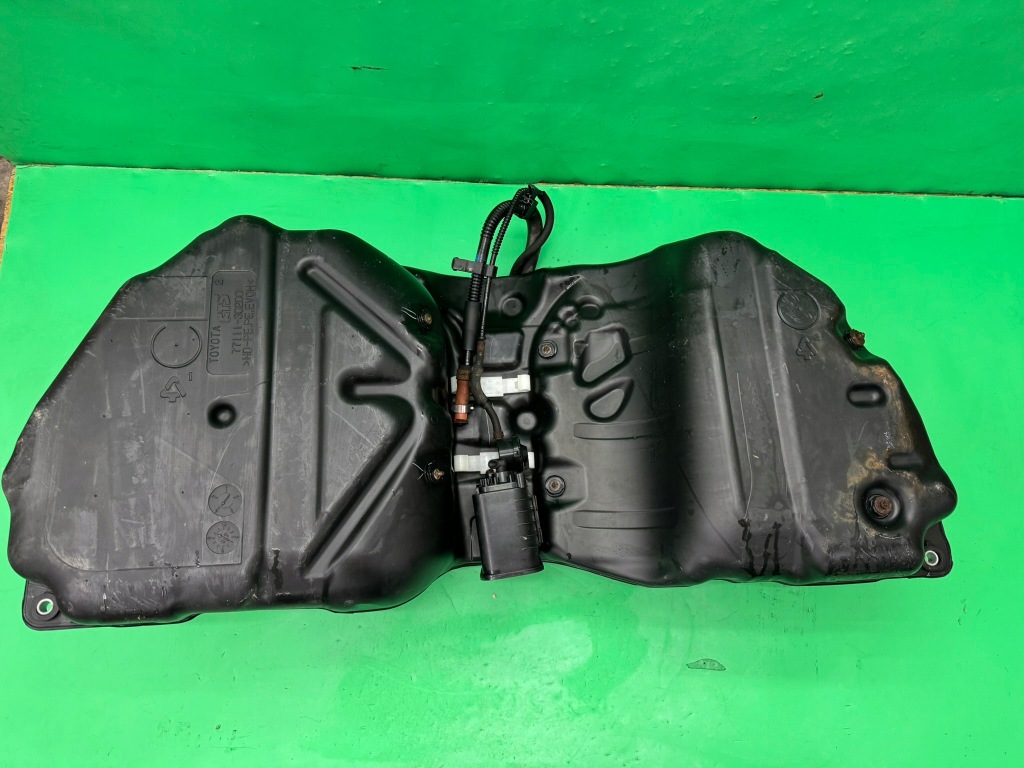 Bak бак пального 77111-30200 бензин lexus gs iii 3.0 v6 gs300 05-12 Ціна