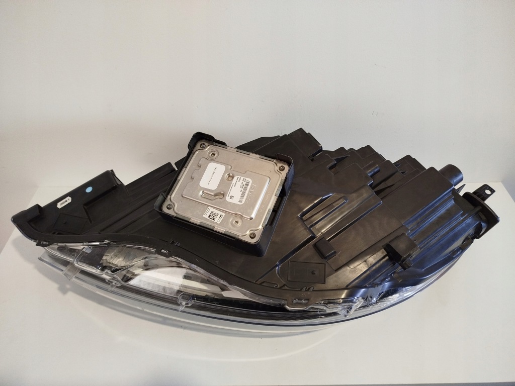 Фара ліва правий перед ford escape mk4 kuga mk3 2020- full led гарний стан оригінальний номер америка Недорого