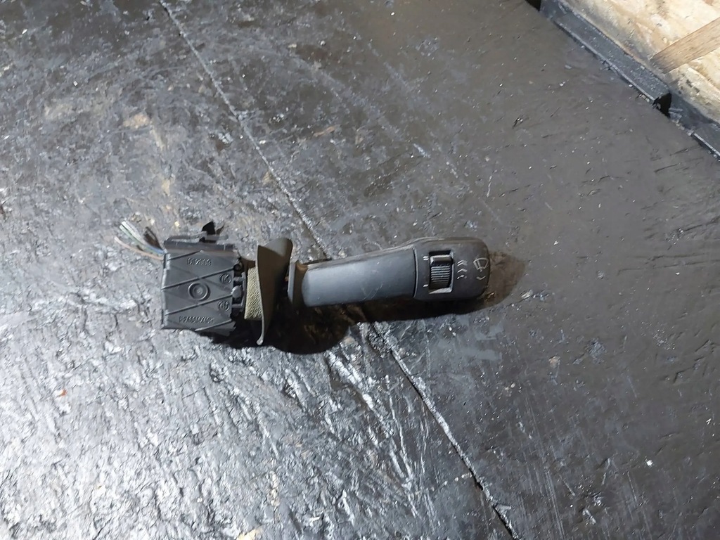 фото №8, Рычаг / переключатель дворник bmw 5 e39 8352013