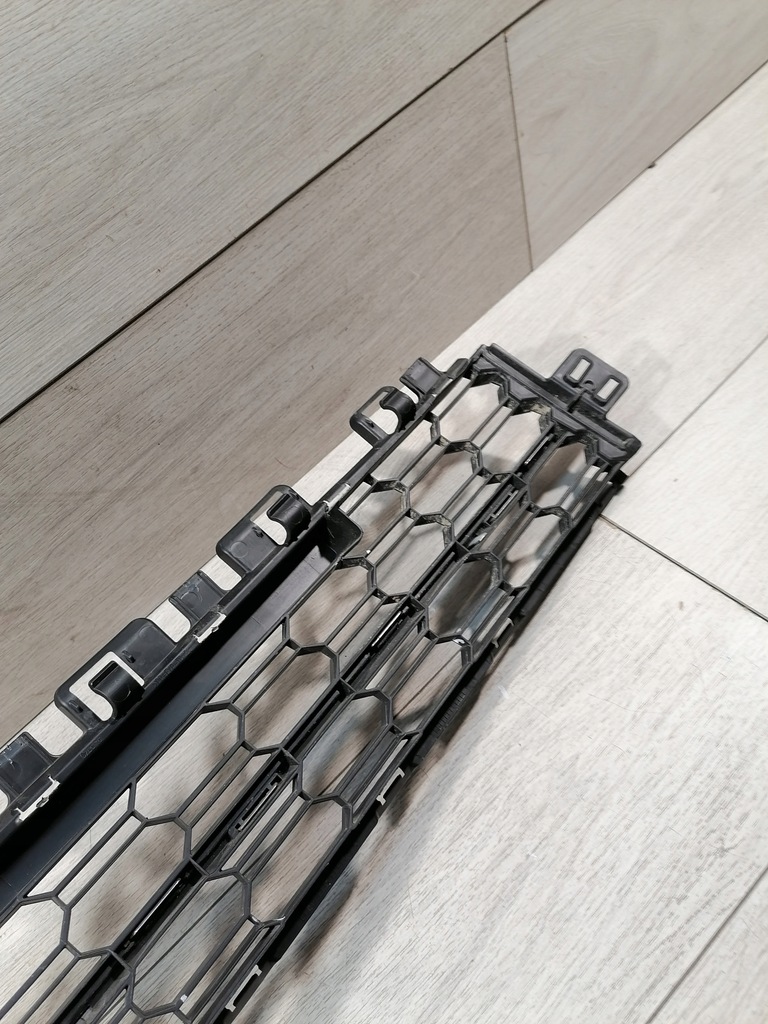 фото №12, Skoda оригинальный номер 5e3853677a решётка бампера