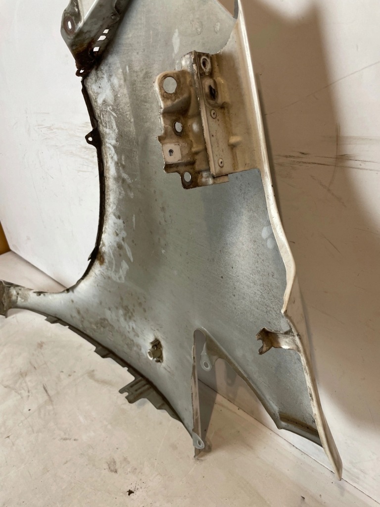 Крыло перед передний правая  nissan nv200 Цена