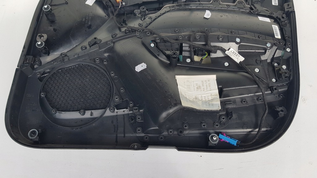 фото №11, Kompletny обшивка двері ліва audi a1 2013r eu