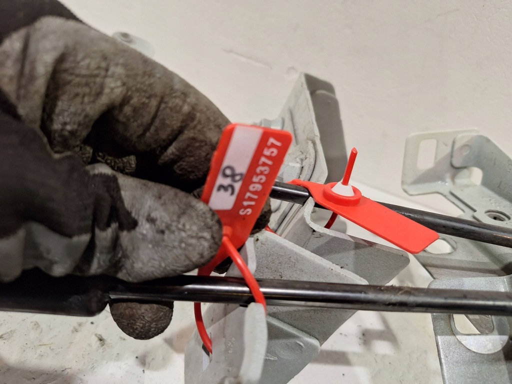 фото №7, Петли капот 93451653 93451643 renault trafic iii vivato b 14-